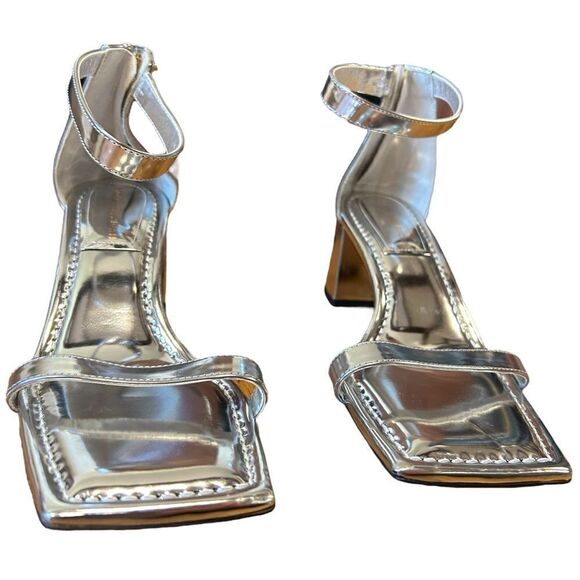 Revolve Good American Block Heel Square Toe Metallic Silver Sandals, size 9 - Picture 5 of 9